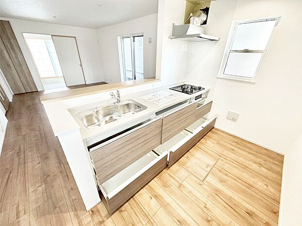 使いやすさを優先したスライド式収納タイプ!