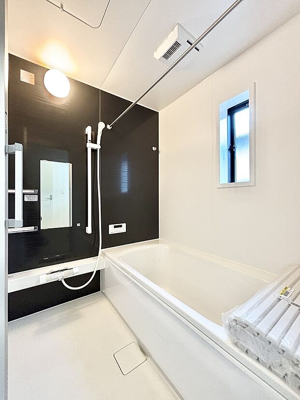 落ち着いた雰囲気でゆっくりお寛ぎいただけるバスルーム