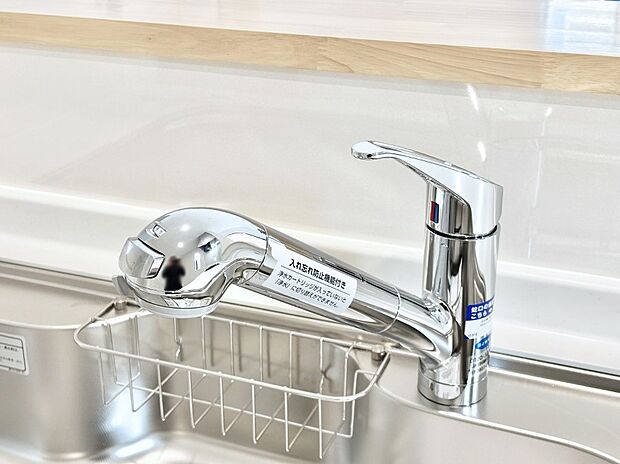 いつでも清潔なおいしいお水を。一つの水栓で水道水と浄水を使い分け。