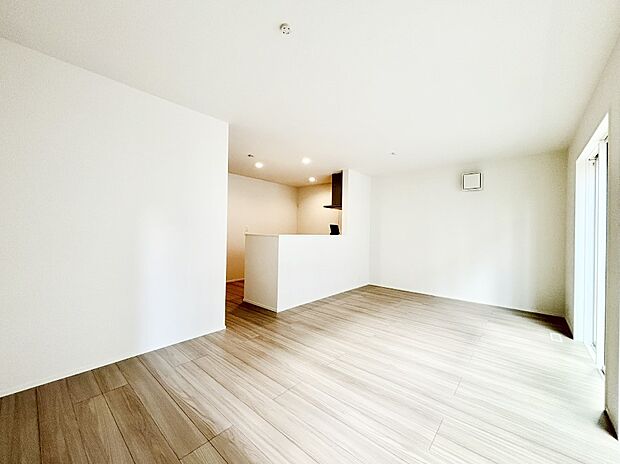 住む方の個性が引き出される、インテリアを考えるのが楽しみなリビングです！ 　