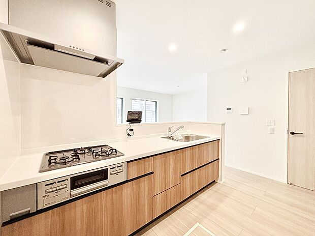 料理をしながらご家族との会話を楽しめる対面カウンターキッチン　