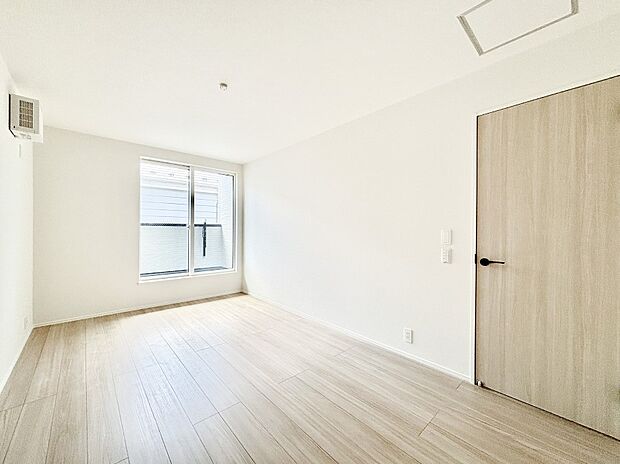 明るいバルコニーサイドに洋室を設置。目覚めの良い寝室に。