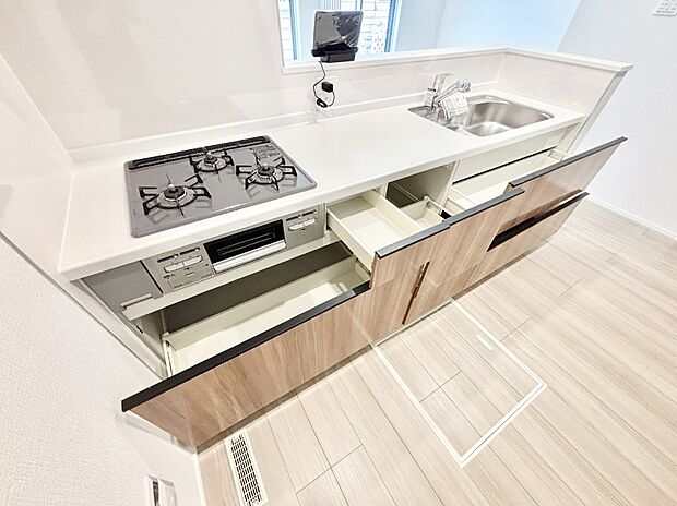 使いやすさを優先したスライド式収納タイプ!