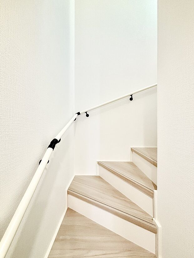 安全性を考慮し階段には手すりを設置しています