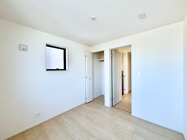 使いやすい形でベットや家具の置き方にも困ることもありません。 