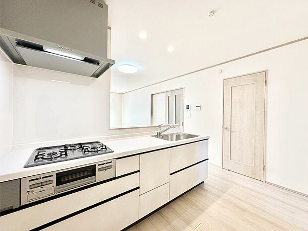 広々とした使い勝手の良いキッチンで日々のお料理も楽しくなりそう