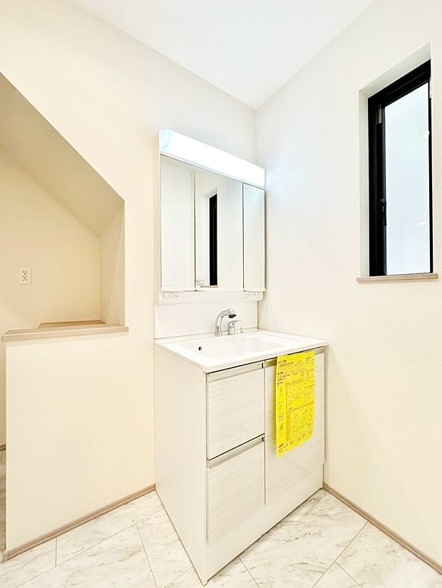 収納力と機能性に優れた洗面化粧台