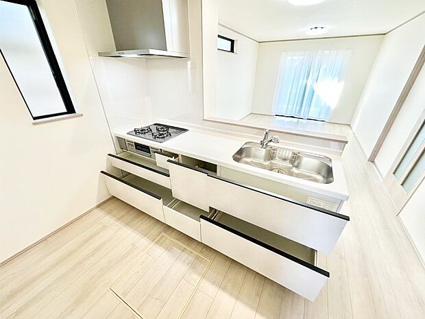 使いやすさを優先したスライド式収納タイプ！