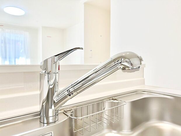 いつでも清潔なおいしいお水を。一つの水栓で水道水と浄水を使い分け。