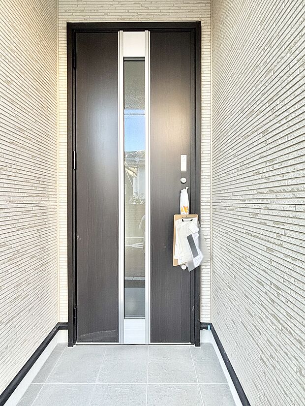 大切な家族、来客を出迎える玄関。