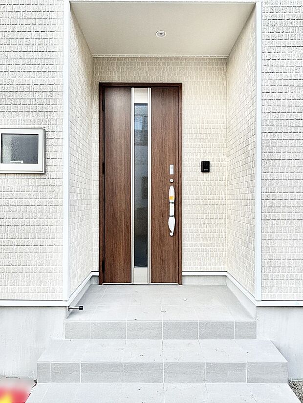 大切な家族、来客を出迎える玄関。