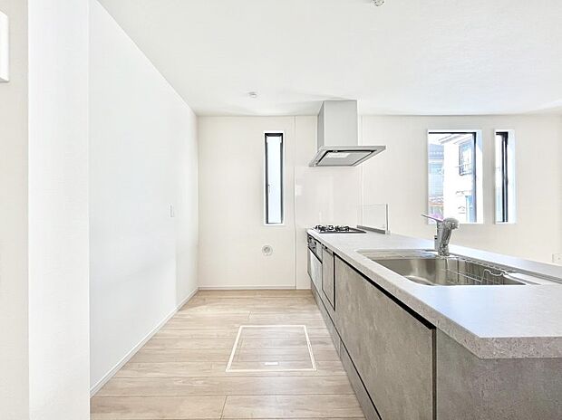 ゆとりあるキッチンではご家族と楽しくお料理ができます。