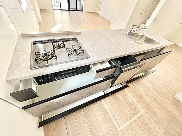 使いやすさを優先したスライド式収納タイプ！