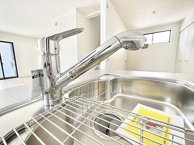 いつでも清潔なおいしいお水を。一つの水栓で水道水と浄水を使い分け。