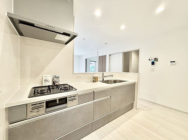 料理をしながらでもご家族との会話を楽しめる対面キッチン