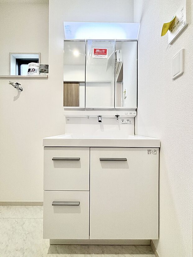 収納力と機能性に優れた洗面化粧台