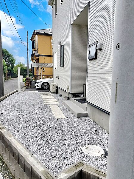 大切な家族、来客を出迎える玄関。