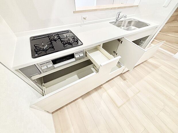 使いやすさを優先したスライド式収納タイプ！