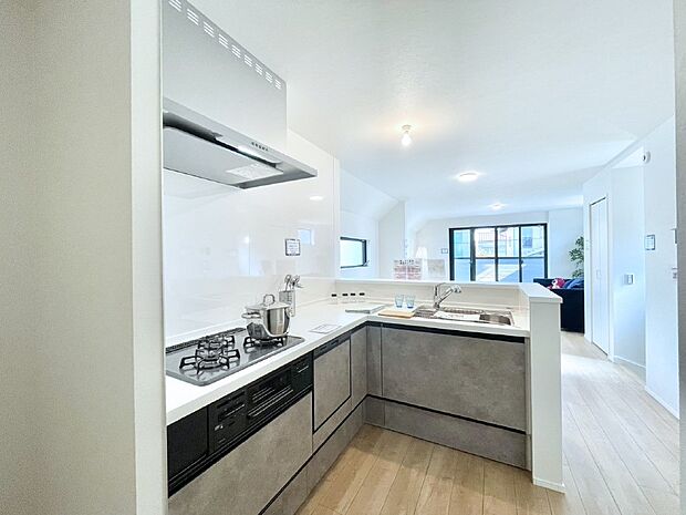 料理をしながらでもご家族との会話を楽しめる対面キッチン