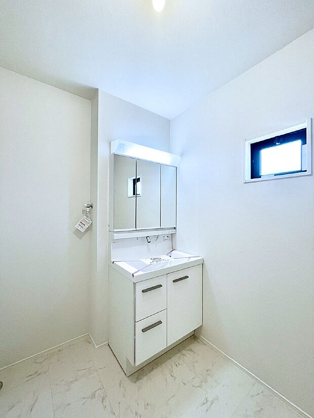 清潔感のある快適空間です。毎日の身支度も気持ち良くお使い頂けます。 