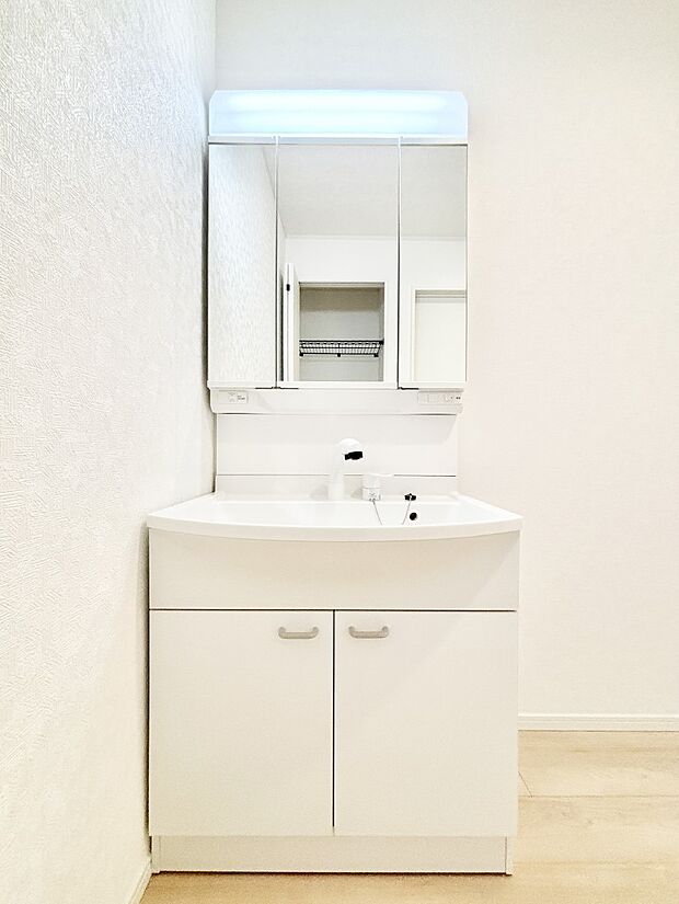 収納力と機能性に優れた洗面化粧台