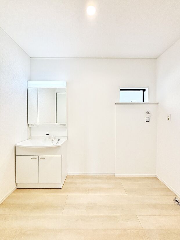 キッチンとの動線を考慮した水廻り集中設計で忙しい時間の家事もラクラク