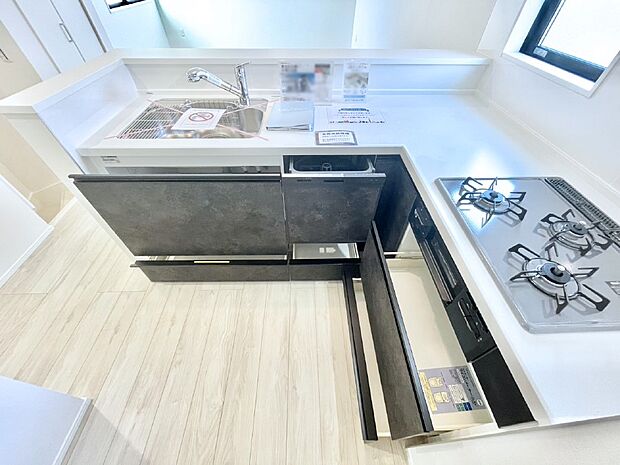 使いやすさを優先したスライド式収納タイプ！