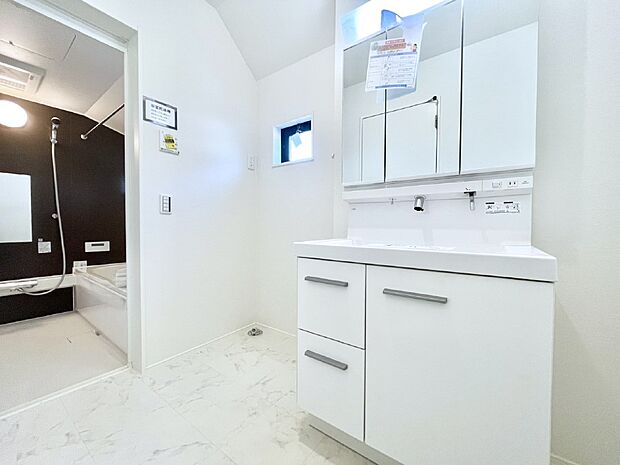 広々とゆとりのあるランドリースペース。  