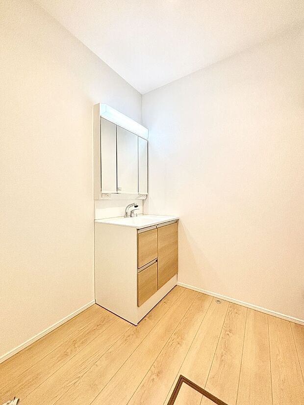 明るい洗面所は毎朝の身支度も楽しくできちゃいそうです。