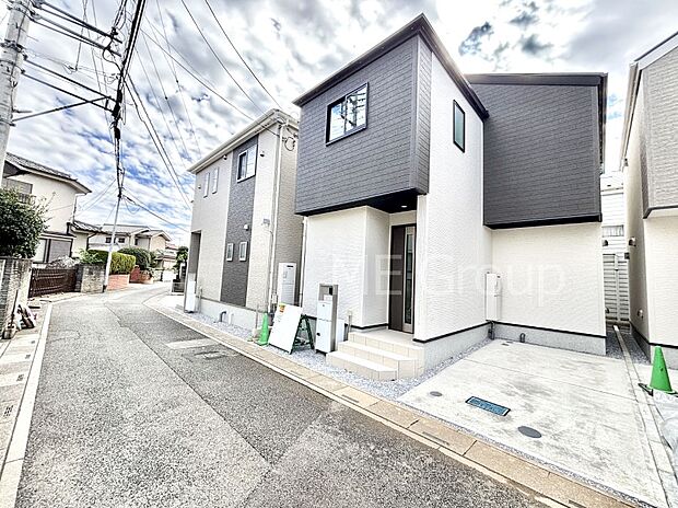 前面道路はきちんと整備されています  