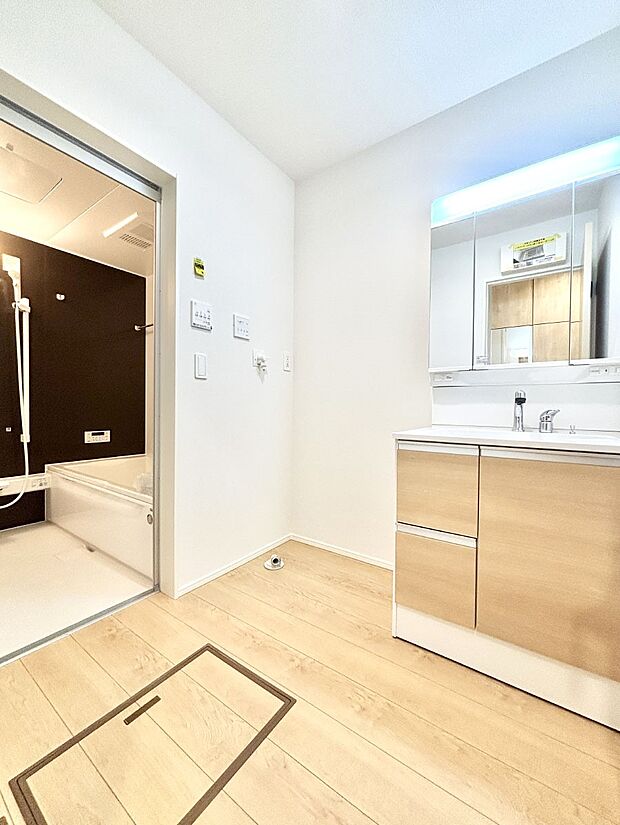 清潔感のある快適空間です。毎日の身支度も気持ち良くお使い頂けます。 