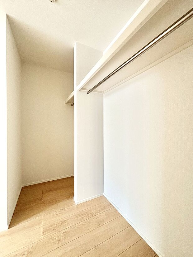 ウォークインクローゼット付きで生活空間を広く利用できます。