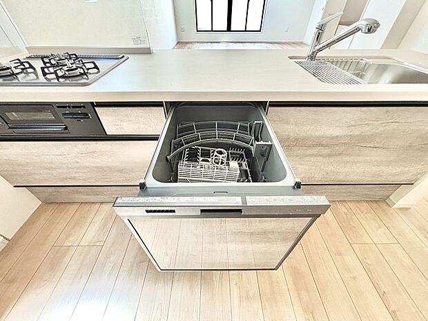 面倒なお片づけは食洗機にお任せ！家事の負担が減って、時間にも気持ちにもゆとりができます。