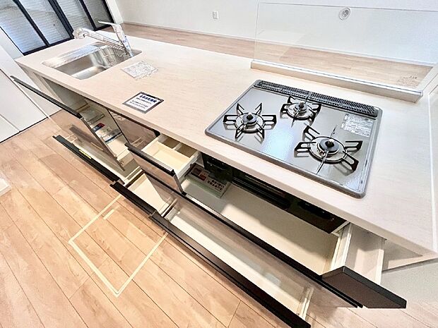 使いやすさを優先したスライド式収納タイプ！