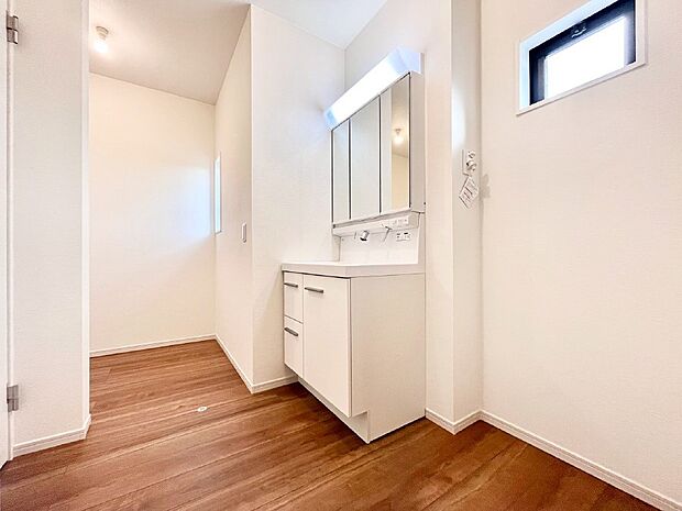 リネン庫があり収納力と機能性に優れた使いやすい洗面所。