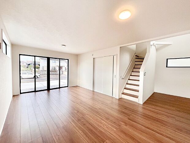 家族とのコミュニケーションが深まるリビングイン階段を採用したダイニング