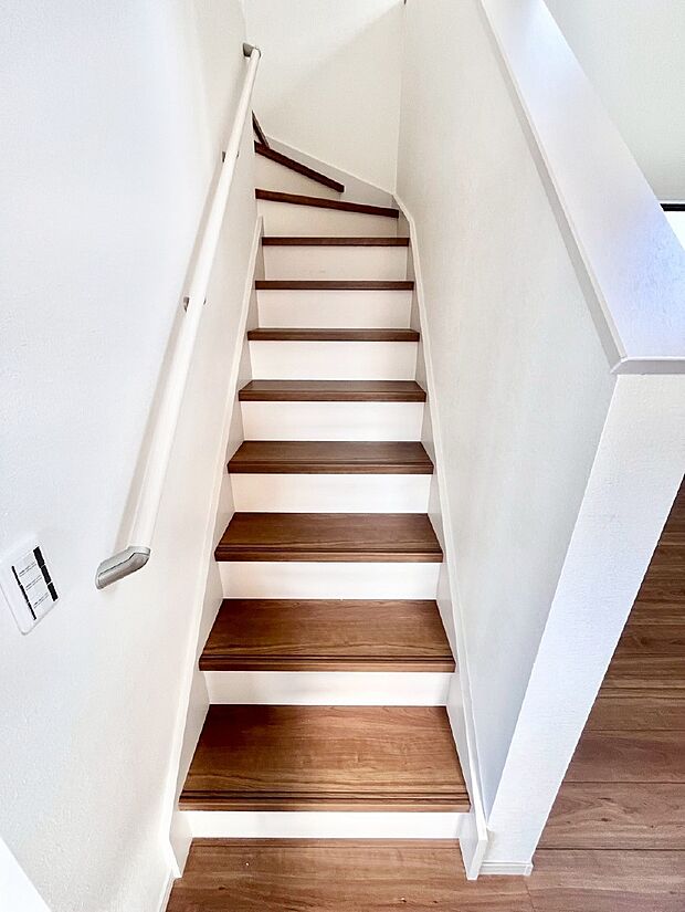 安全性を考慮し階段には手すりを設置しています