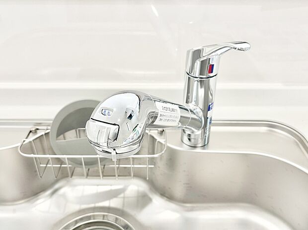 いつでも清潔なおいしいお水を。一つの水栓で水道水と浄水を使い分け。