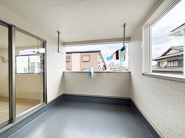 急なお天気の変化にも安心なインナーバルコニー