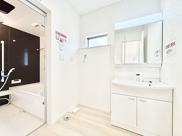 清潔感ある洗面化粧室で朝の身支度も快適