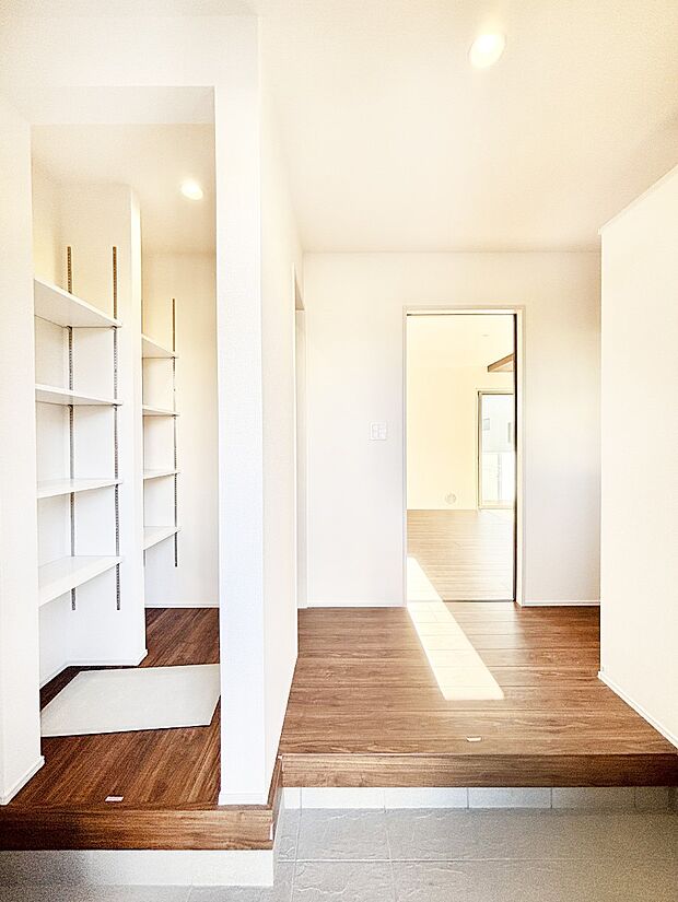 家族の帰宅やお客様をあたたかく迎える玄関