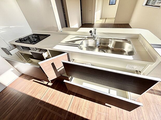 使いやすさを優先したスライド式収納タイプ！