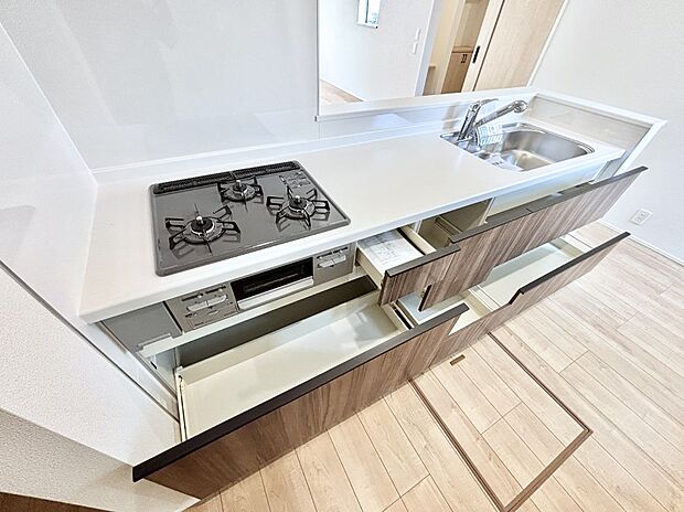 使いやすさを優先したスライド式収納タイプ！