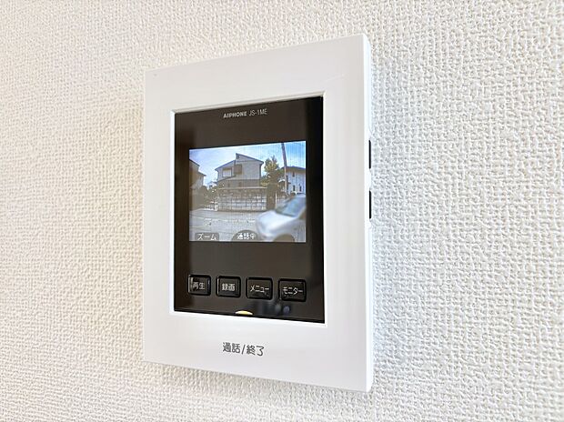訪問者が一目でわかる安心のＴＶモニター付きインターホン。 