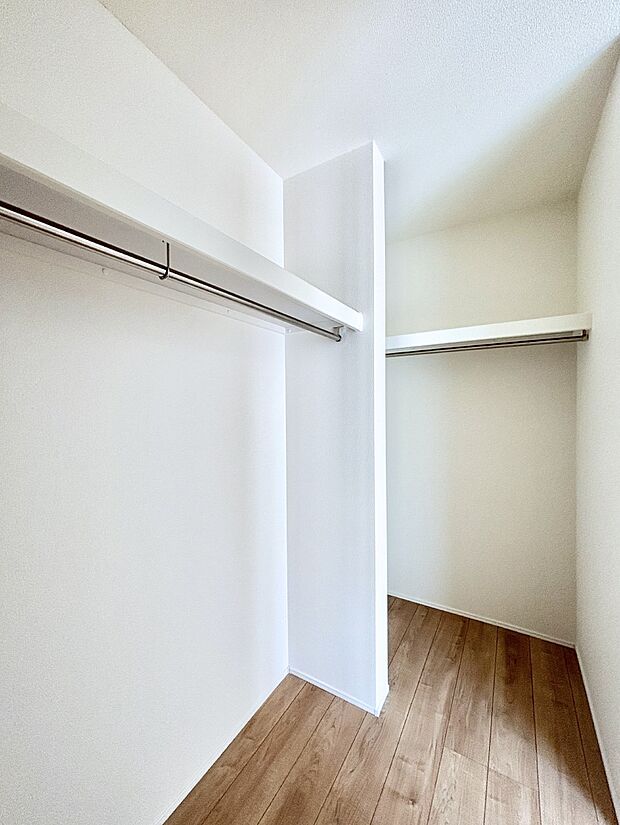 ウォークインクローゼットの活用で生活空間スッキリ