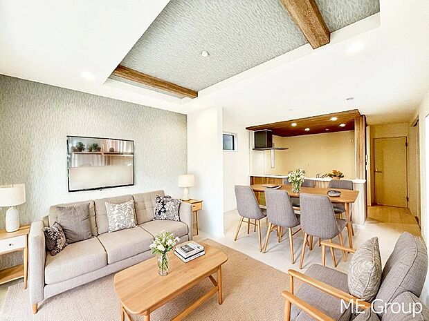 落ち着いた雰囲気のLDKは家族みんなの快適空間※家具はCGです