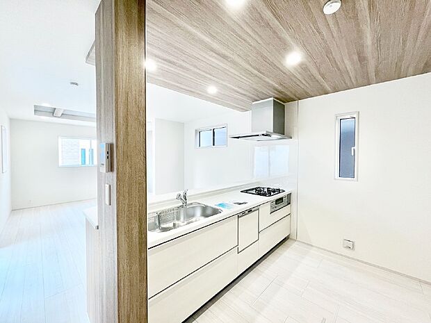 料理をしながらご家族との会話を楽しめる対面カウンターキッチン