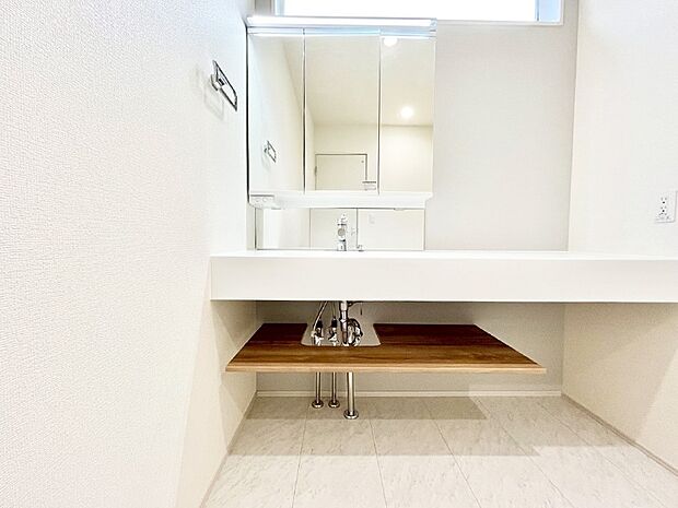 収納力と機能性に優れた洗面化粧台