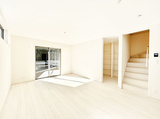 家族団らんの時間も増えそうなくつろぎのリビングダイニング。   