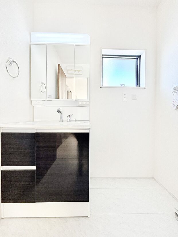 収納力と機能性に優れた洗面化粧台